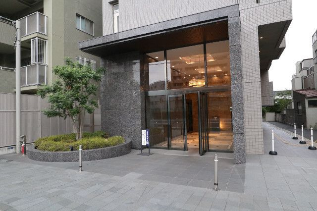ルーブル亀戸天神前のエントランス