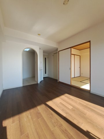 【居間・リビング】 | グレイスコート船橋 | 陽当たり良好のお部屋です