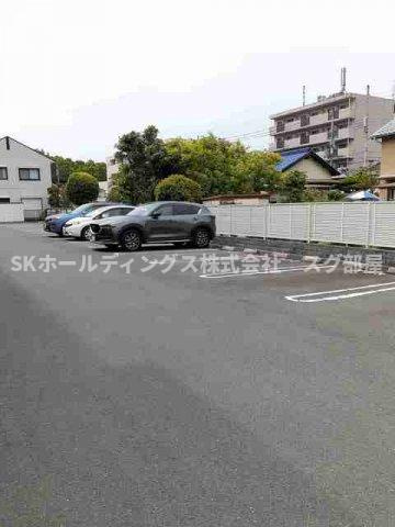 フラッツ　ラ　ローサの駐車場