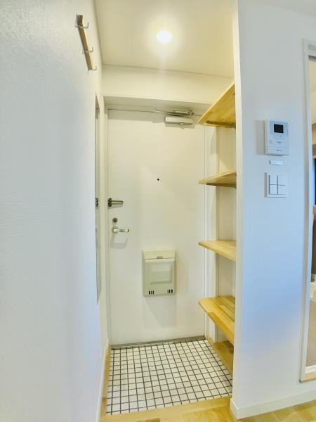 ハウスチェリー千歳台の玄関|明るい玄関です