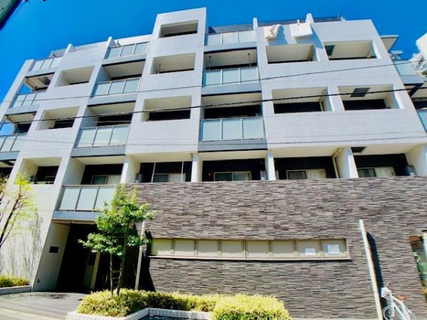 リアルスウィート三軒茶屋の外観|外観は落ち着いています