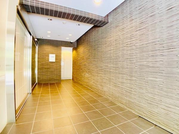 リアルスウィート三軒茶屋のエントランス|建物の内部です