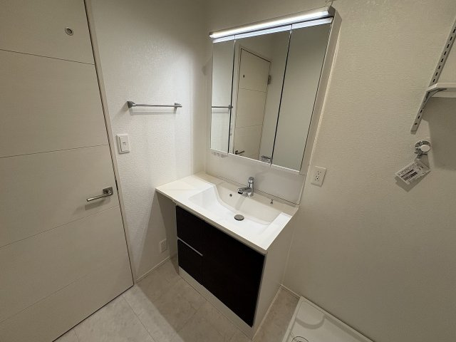 北野4丁目戸建賃貸住宅の洗面所|ゆったりとスペースのある洗面所