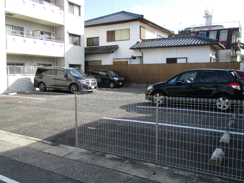 ロイヤル穂波の駐車場