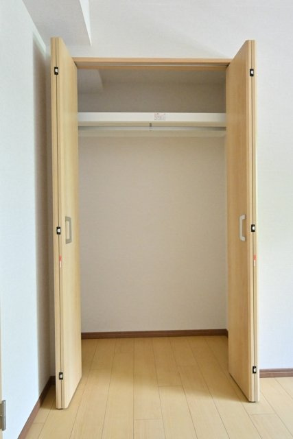ＣＥＮＴＲＡＬ　ＧＡＲＤＥＮ　ＲＥＳＩＤＥＮＣＥ　ＴＯＫＹＯの収納|（洋室1）