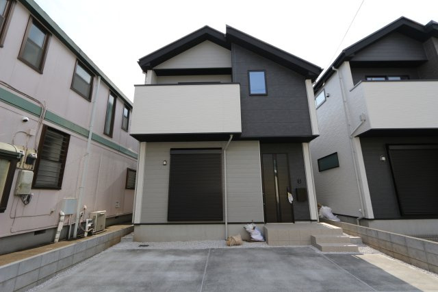 【LIGARE】東村山市富士見町６期の外観|カースペース2台駐車可能です(車種制限有)