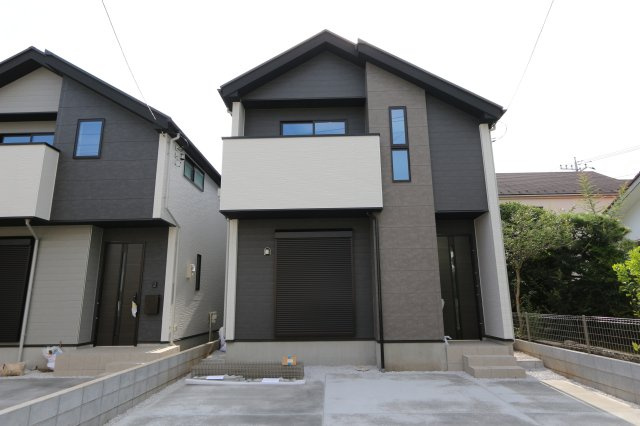 【LIGARE】東村山市富士見町６期の外観|WICが設置されており、ご家族皆様のお洋服や季節用品などを収納できます。