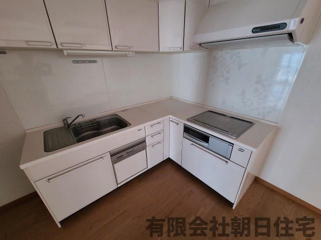 【キッチン】 | 東朝日町　中古戸建 1,100万円 | コンパクトなキッチンで掃除もラクラク