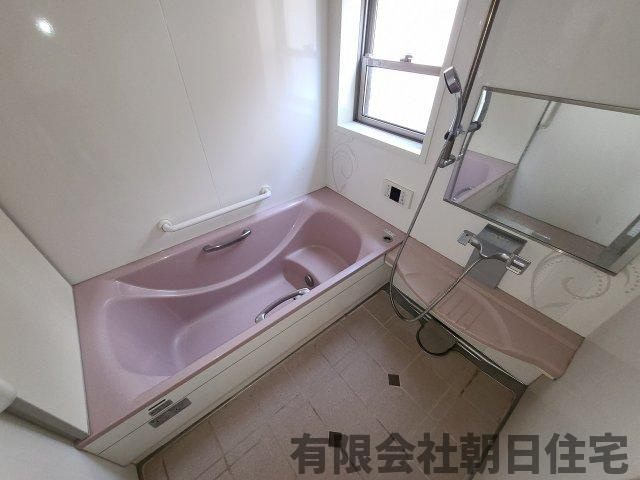 【浴室】 | 東朝日町　中古戸建 1,100万円 | ゆったり過ごせるお風呂です