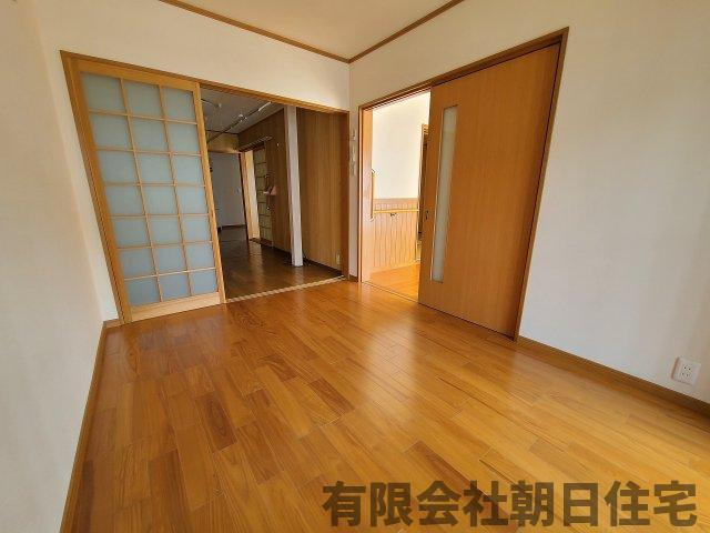 【洋室】 | 東朝日町　中古戸建 1,100万円 | ゆったりした洋室です