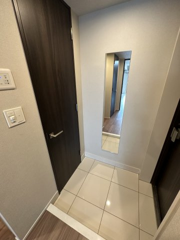 コンシェリア目黒本町 ＴＨＥ ＲＥＳＩＤＥＮＣＥの玄関|落ち着いた玄関です