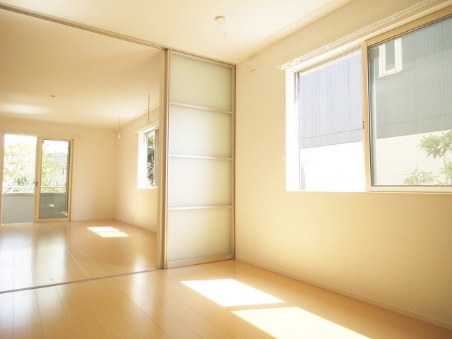 ソワーニュの居間・リビング|広々としたお部屋です！