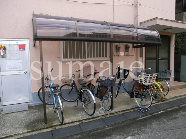 市川ハイムのその他共用部分|屋根付き駐輪場です♪