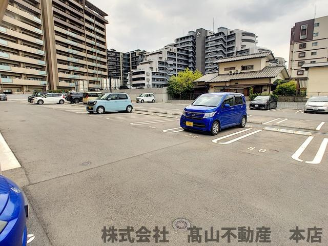 福津市日蒔野２丁目の賃貸マンションの駐車場
