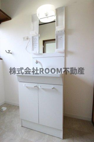 高木貸家の独立洗面台|独立洗面台、朝の身支度には欠かせません