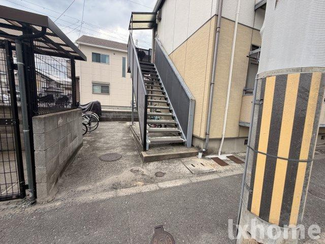 ハイツフローラのエントランス|毎日通るエントランスはこのようになっています