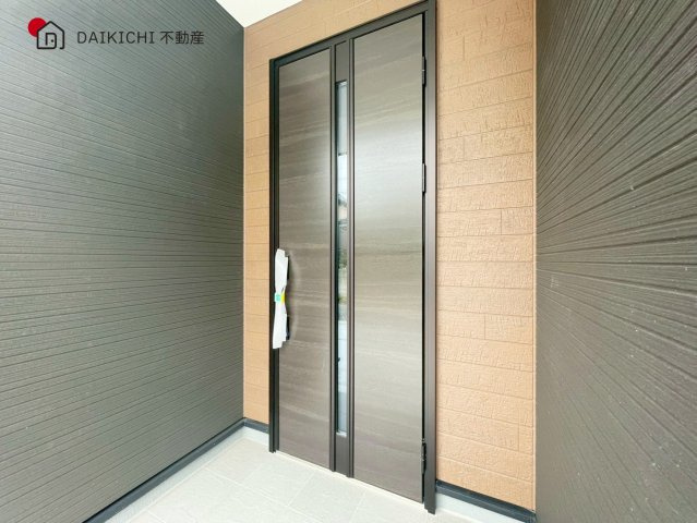 【玄関】 | 白岡市小久喜　Livele Garden.S　新築戸建　全2棟　2号棟