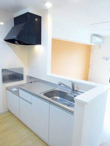 ルーベル鴨島Ｂのキッチン|コンパクトなキッチンで掃除もラクラク