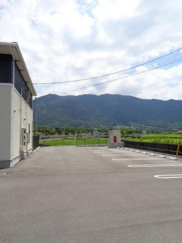 サン　サン　ブリッジⅠの駐車場|駐車スペースもあります