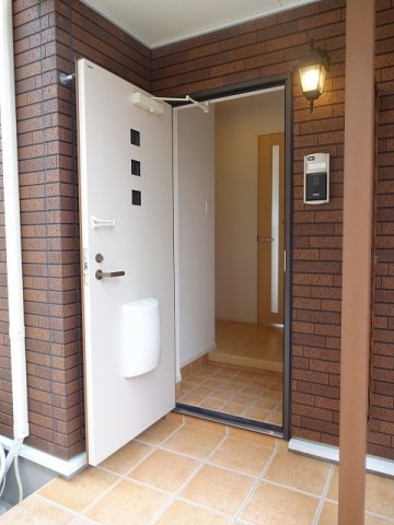 セミージャＢの玄関|ゆったりとした玄関です