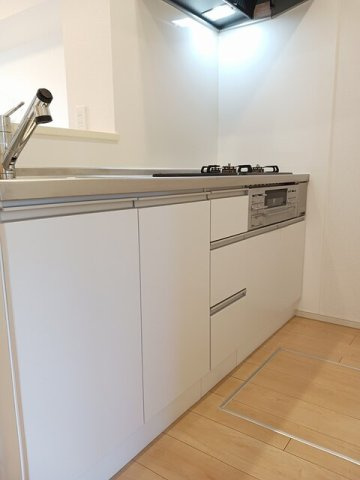リヒト・コオリ　弐のキッチン|コンパクトなキッチンで掃除もラクラク