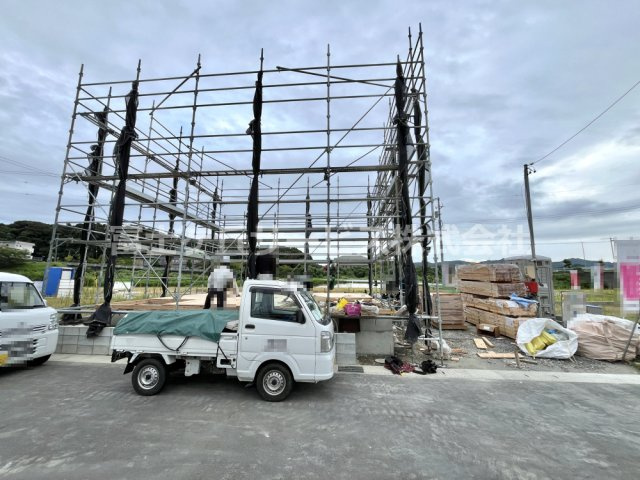 【外観】 | 掛川市長谷 3期 新築建売 | 現在建築中の外観画像です。ご内覧は同じメーカーの完成物件へご案内いたしますので、いつでもご相談ください！