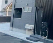 大和市深見西２丁目のアパートのエントランス