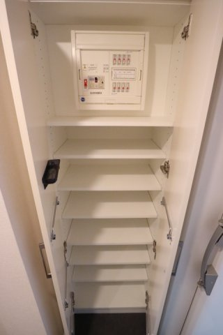 プラウドフラット中落合の玄関|シューズボックス※参考写真