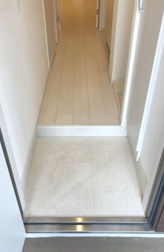 リブリ・Y’s グランデ小川西町の玄関