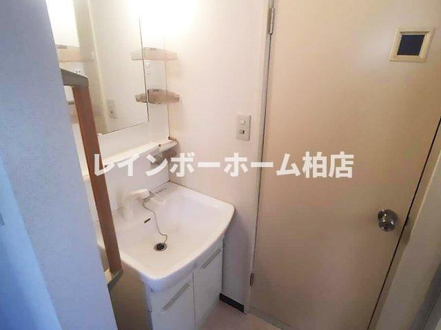 仲介手数料（賃料の1.10ヵ月）の50％OFF対象物件！の洗面所|明るい洗面所です