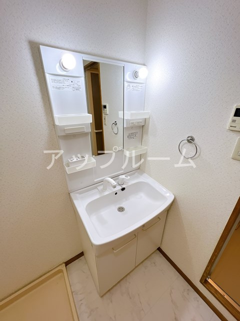 ルミエール松河戸の洗面所