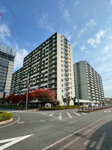 【リフォーム済】グランドメゾン守山3号棟 13Fの外観|JR守山駅徒歩1分のアクセスマンション。駅前が大きく生まれ変わります。守山市の公式基本計画に基づき、駅舎の建替え、駅ビルの新設、駅前広場の再整備が計画されています。詳しくは守山市HPをご確認ください。