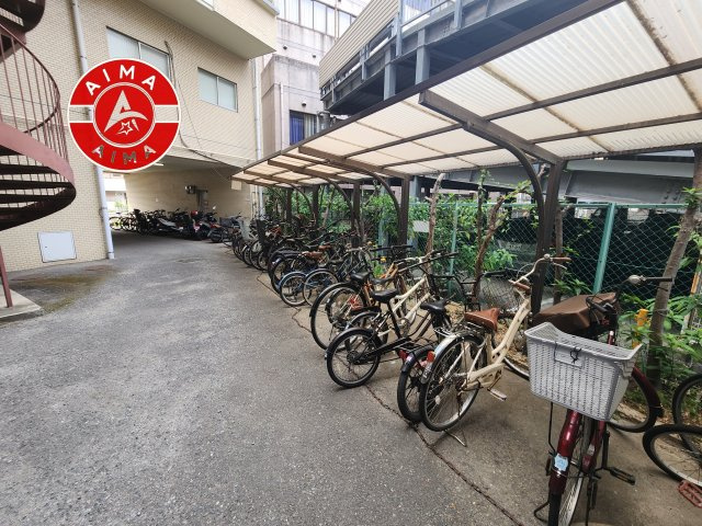 ニューライフ平尾の駐輪場|屋根付きの駐輪場なので雨の日でも安心です。