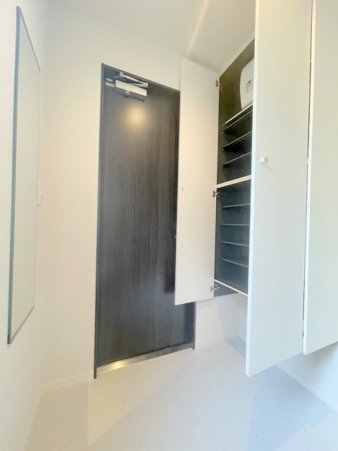 Ｄｕｅ　Ｗｅｓｔ　Ａｚａｂｕ　Ｈｏｕｓｅの玄関|★シューズＢＯＸ★