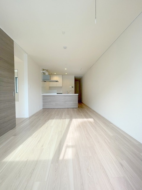 Ｄｕｅ　Ｗｅｓｔ　Ａｚａｂｕ　Ｈｏｕｓｅの居間・リビング|★明るいフローリングの角部屋です★