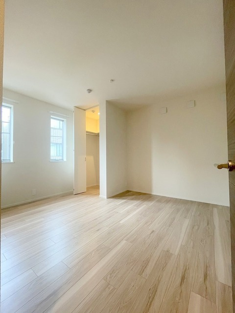 Ｄｕｅ　Ｗｅｓｔ　Ａｚａｂｕ　Ｈｏｕｓｅの子供部屋|★明るいフローリングの角部屋です★