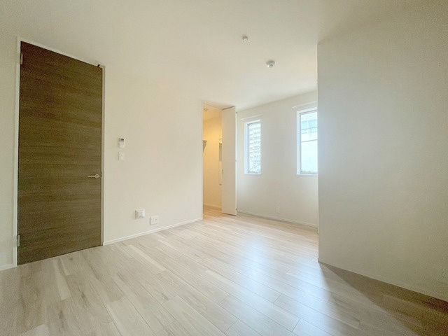 Ｄｕｅ　Ｗｅｓｔ　Ａｚａｂｕ　Ｈｏｕｓｅの居間・リビング|★明るいフローリングの角部屋です★