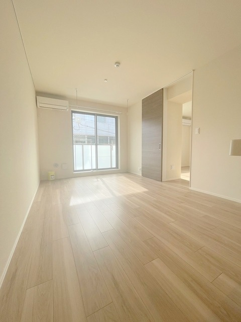 Ｄｕｅ　Ｗｅｓｔ　Ａｚａｂｕ　Ｈｏｕｓｅの居間・リビング|★明るいフローリングの角部屋です★