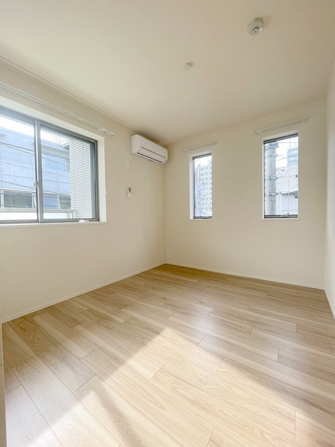 Ｄｕｅ　Ｗｅｓｔ　Ａｚａｂｕ　Ｈｏｕｓｅの寝室|★明るいフローリングの角部屋です★