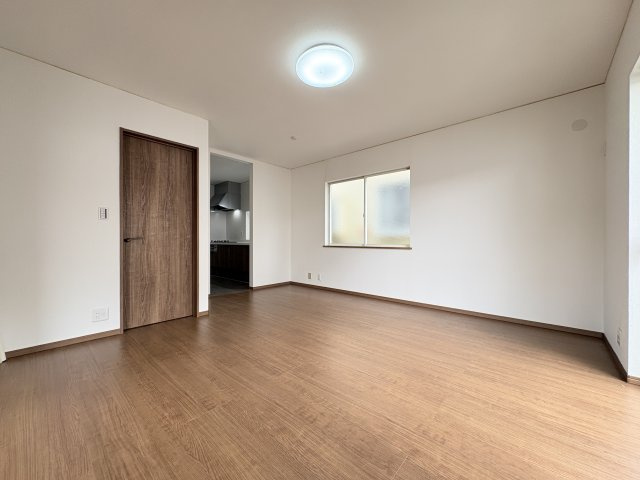 【居間・リビング】 | 白岡市西6丁目　中古戸建