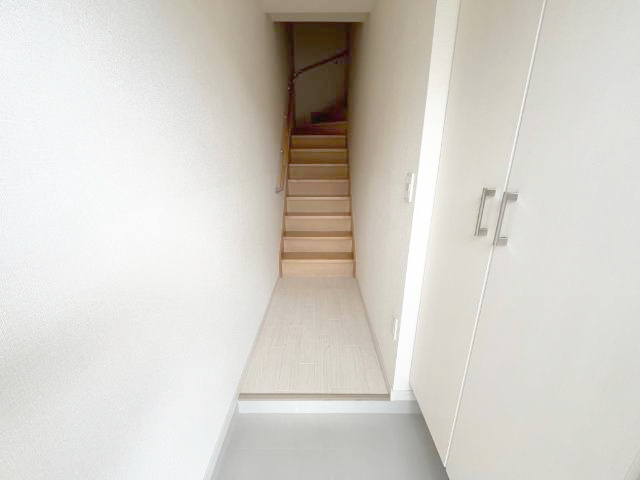 熊本市西区松尾１丁目のアパートのエントランス|建物の内部です