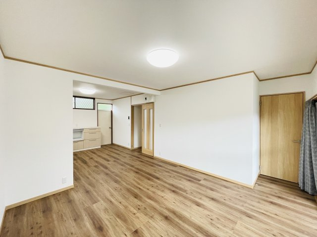 【居間・リビング】 | 北葛飾郡杉戸町倉松4丁目　中古戸建