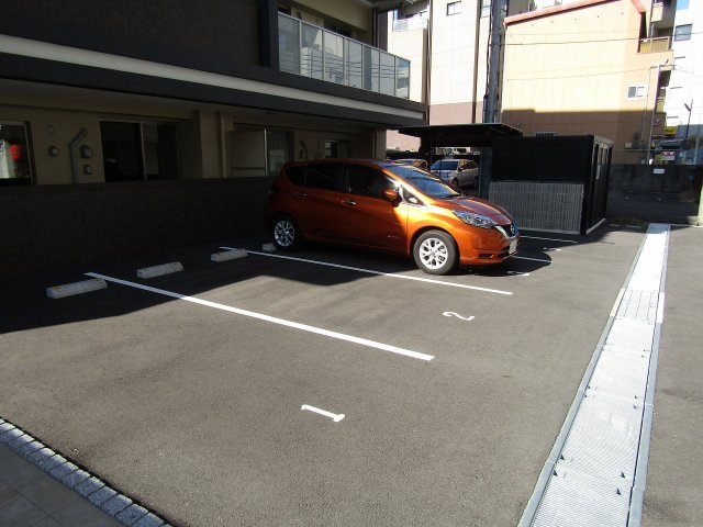 クレッシェンドVの駐車場