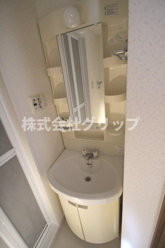 グリフィン横浜・ルミエールの独立洗面台