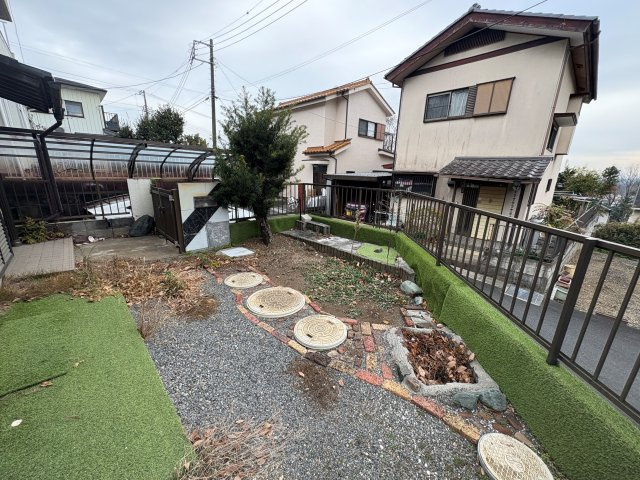 嵐山町平澤　貸家の庭