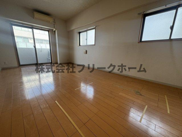 三鷹市下連雀３丁目の賃貸マンションの居間・リビング