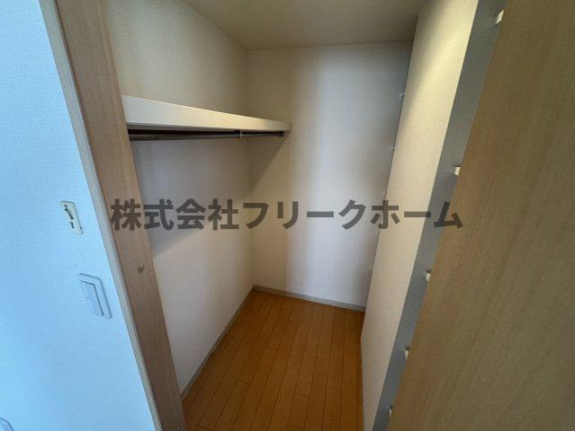 三鷹市下連雀３丁目の賃貸マンションの収納
