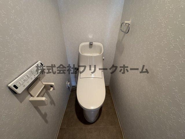 三鷹市下連雀３丁目の賃貸マンションのトイレ