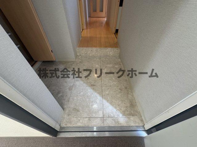三鷹市下連雀３丁目の賃貸マンションの玄関
