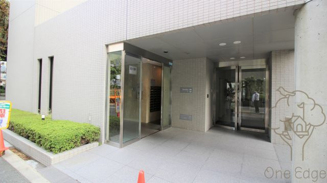 レジディア西天満のエントランス